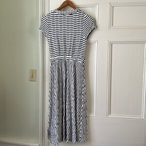 Maeve Dres
Black and white
Texture